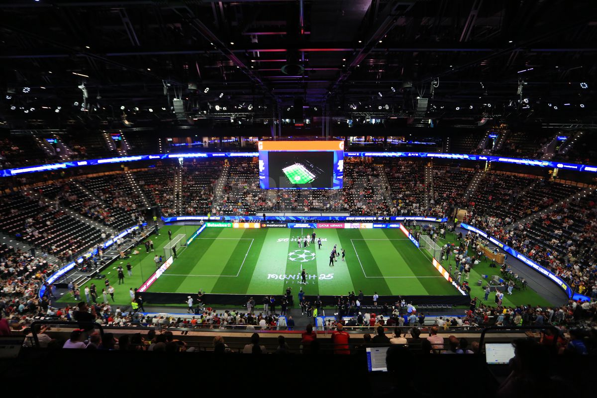 35 de Champions League pe teren la Munchen! Imagini colosale cu „grăsuții": de la Roberto Carlos la Mendieta sau Ribery