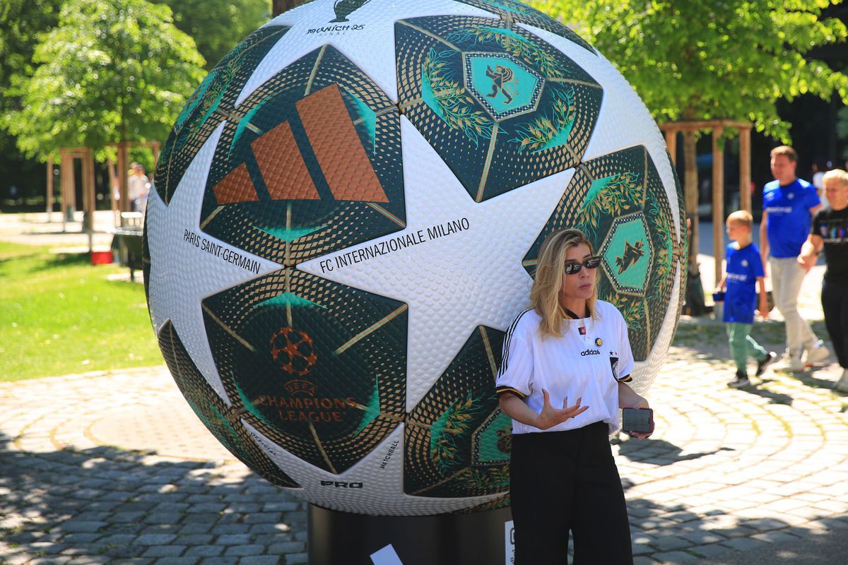 Gazeta a ajuns la finala Champions League! Festival inedit: masaj gratis, un portar-robot, iar cash-ul e interzis! Kaka, Cafu, Figo sau Seedorf întâmpină fanii