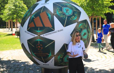 Gazeta a ajuns la finala Champions League! Festival inedit: masaj gratis, un portar-robot, iar cash-ul e interzis! Kaka, Cafu, Figo sau Seedorf întâmpină fanii