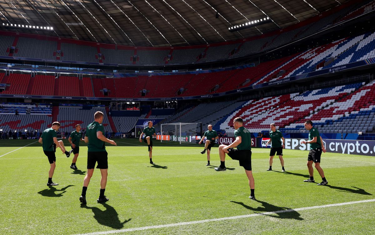 Primele imagini cu Istvan Kovacs pe Allianz Arena »  Arbitrul român a făcut antrenamentul oficial pe stadionul din München