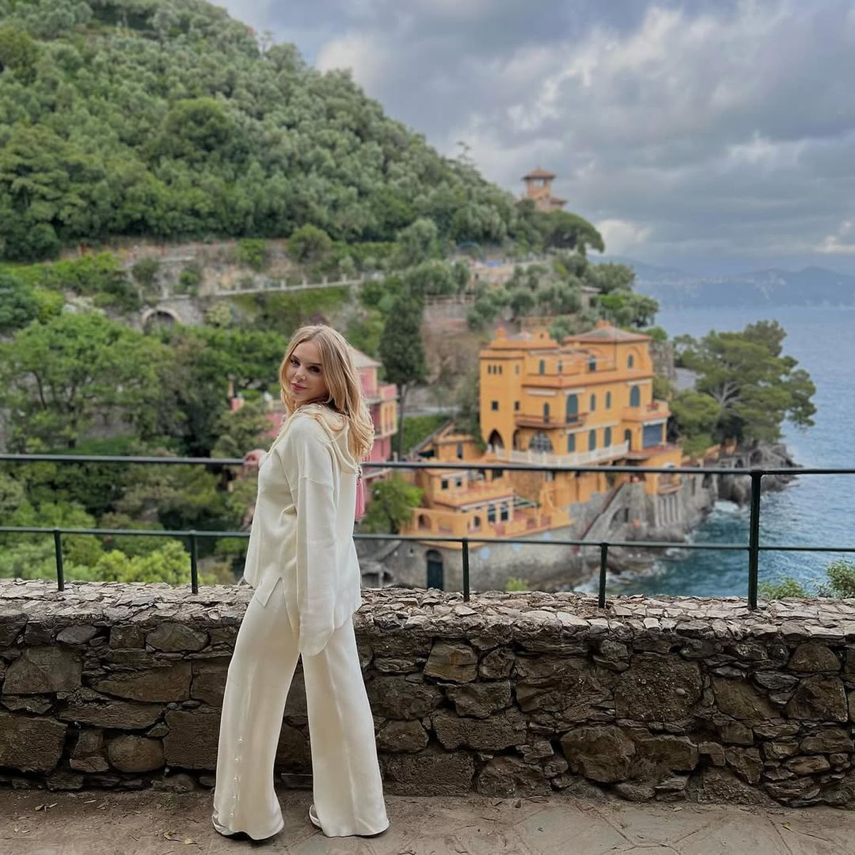 Anca Surdu, iubită Denis Alibec