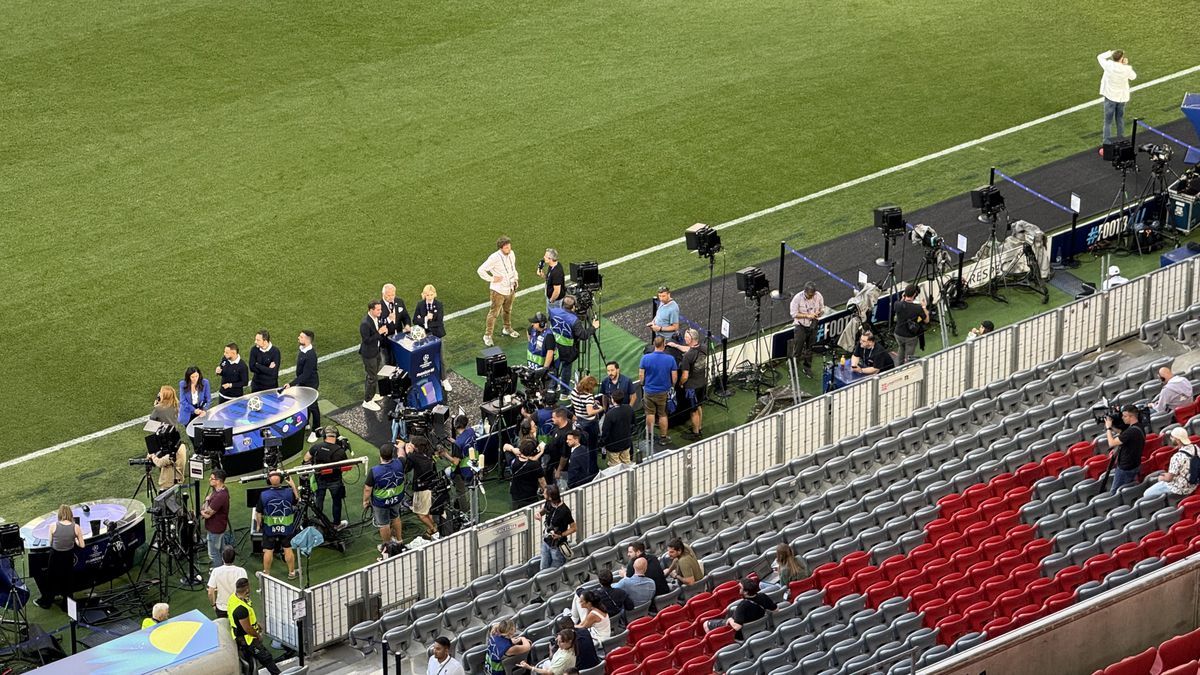 Cârnați și covrigi bavarezi, dar bere fără alcool! Reguli extrem de stricte pe stadionul unde se joacă finala Champions League, locul unde România a scris istorie la Euro