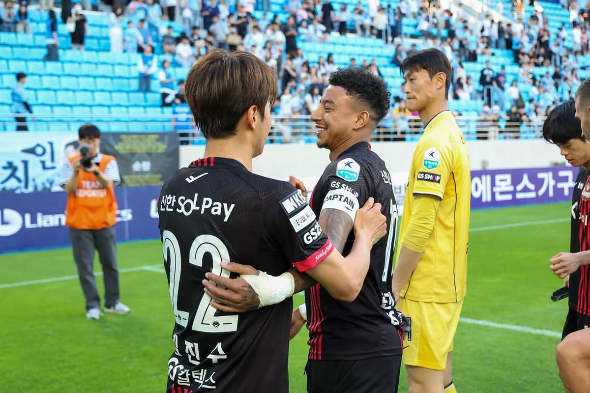 Jesse Lingard și-a uimit fanii cu noul look! De câte ori trebuie să se tundă în Coreea de Sud