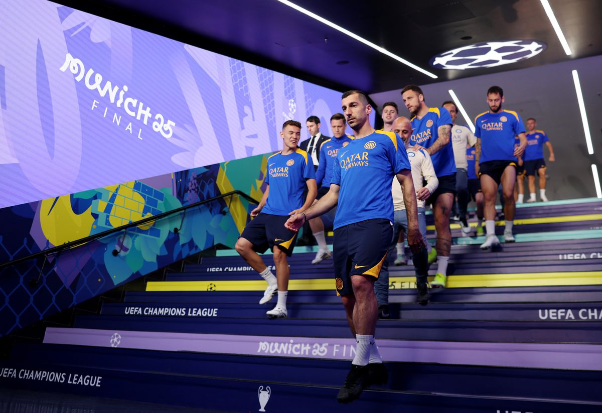 Primele imagini cu Istvan Kovacs pe Allianz Arena »  Arbitrul român a făcut antrenamentul oficial pe stadionul din München