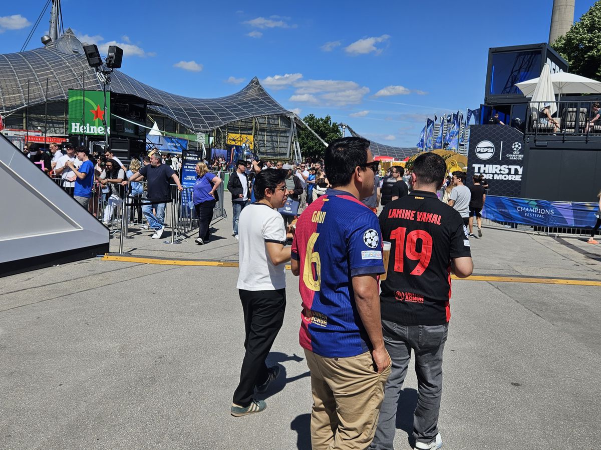 Țeapă! Finala blaugrana care n-a fost: sute de fani ai Barcelonei sunt la Munchen pentru Inter - PSG