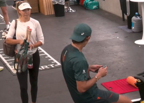 Consolat de iubita tenismenă după eșecul-surpriză de la Roland Garros » Camerele de supraveghere au surprins scena, imaginile au ajuns pe internet