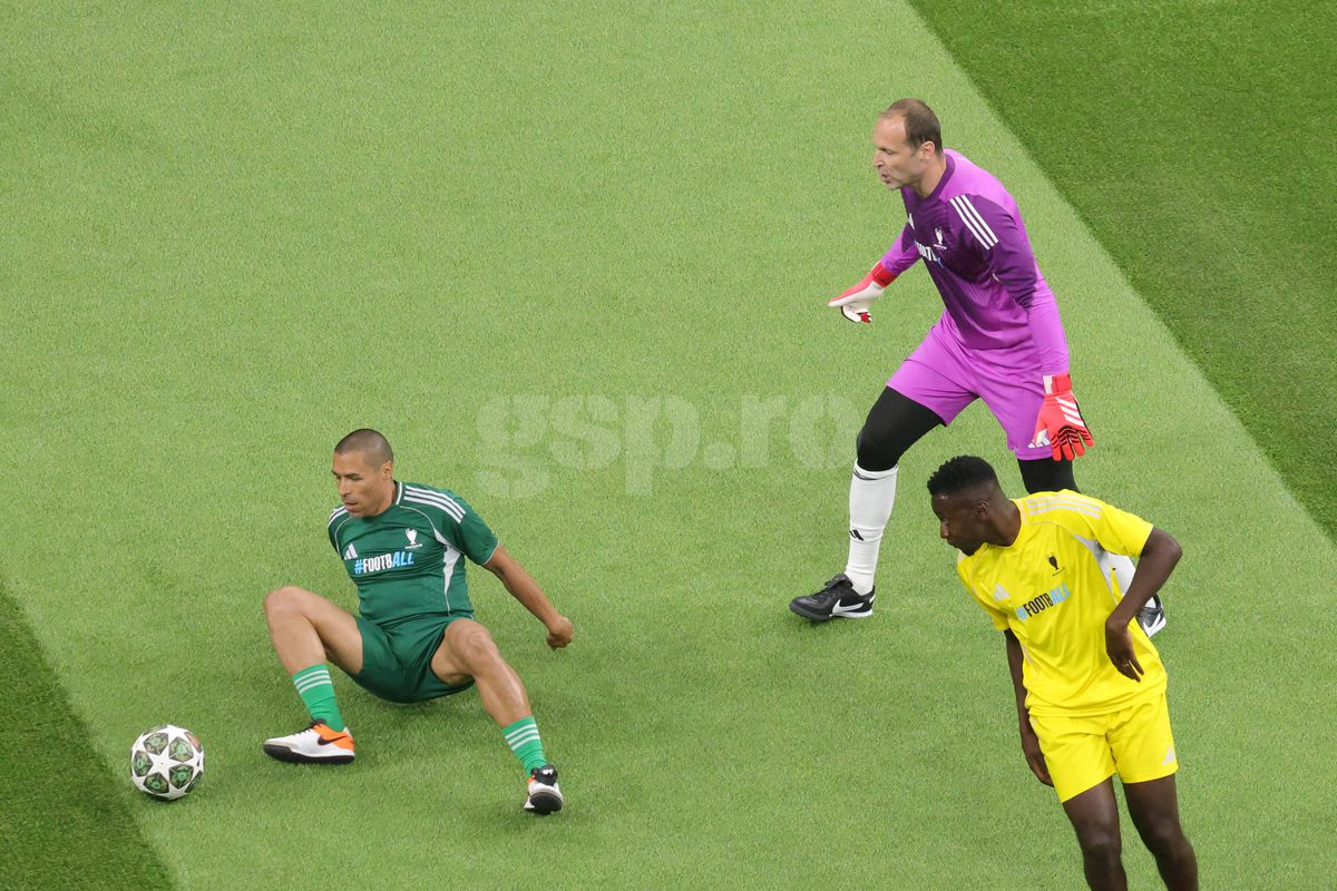 35 de Champions League pe teren la Munchen! Imagini colosale cu „grăsuții": de la Roberto Carlos la Mendieta sau Ribery