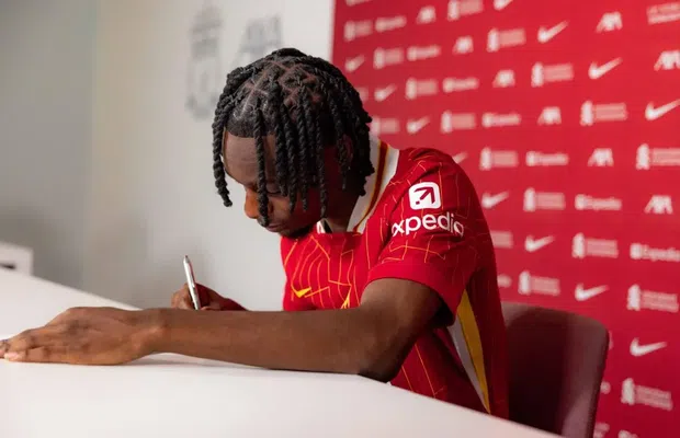 Liverpool a anunțat oficial cine este înlocuitorul lui Trent: a costat doar 35 de milioane de euro