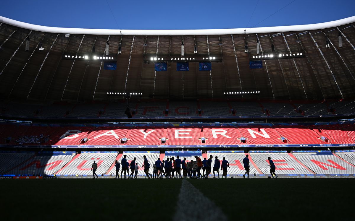 Primele imagini cu Istvan Kovacs pe Allianz Arena »  Arbitrul român a făcut antrenamentul oficial pe stadionul din München