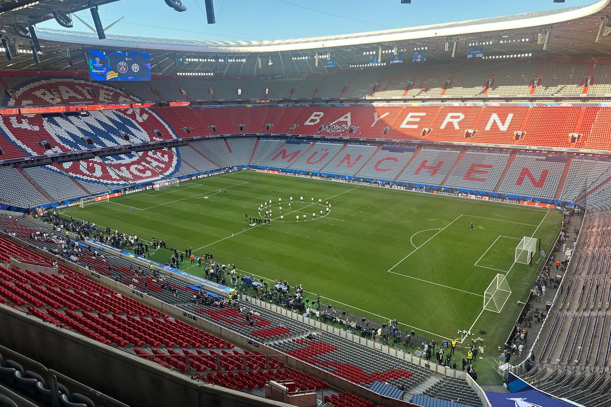 Cârnați și covrigi bavarezi, dar bere fără alcool! Reguli extrem de stricte pe stadionul unde se joacă finala Champions League, locul unde România a scris istorie la Euro