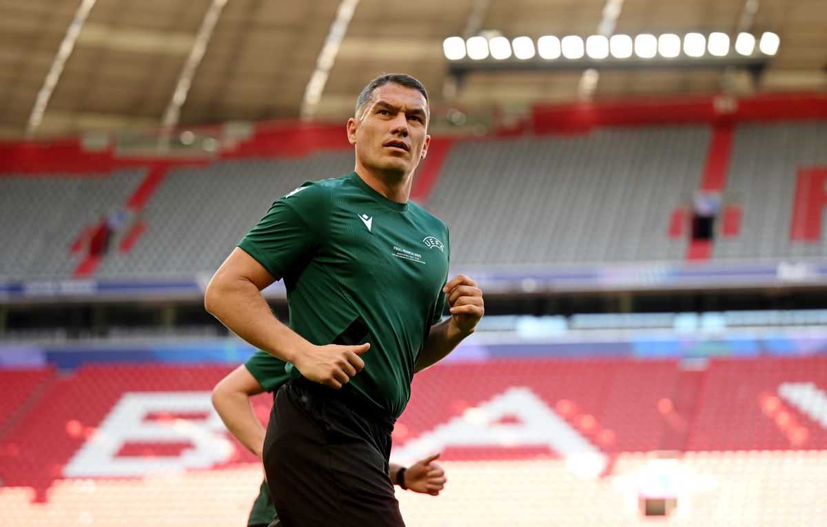 Primele imagini cu Istvan Kovacs pe Allianz Arena »  Arbitrul român a făcut antrenamentul oficial pe stadionul din München