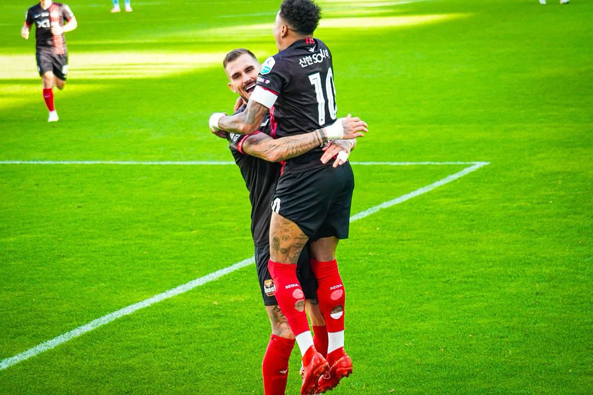 Jesse Lingard și-a uimit fanii cu noul look! De câte ori trebuie să se tundă în Coreea de Sud