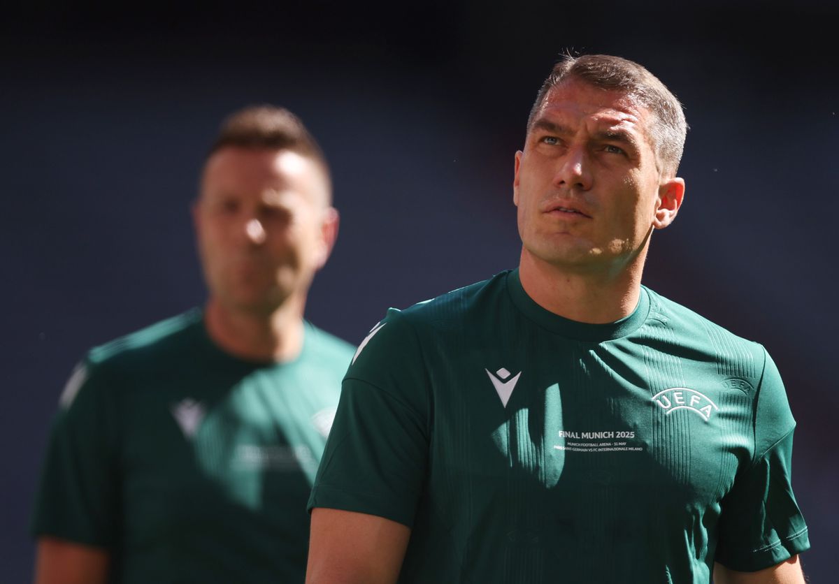 Primele imagini cu Istvan Kovacs pe Allianz Arena »  Arbitrul român a făcut antrenamentul oficial pe stadionul din München