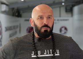 „Doar fast-food și gadgeturi?! Pe mine m-a motivat foamea” » Rețeta „profesorului de jiu-jitsu” Cătălin Zmărăndescu: „Când copilul șchioapătă la școală – OUT! Dacă e scandalagiu – automat OUT!”