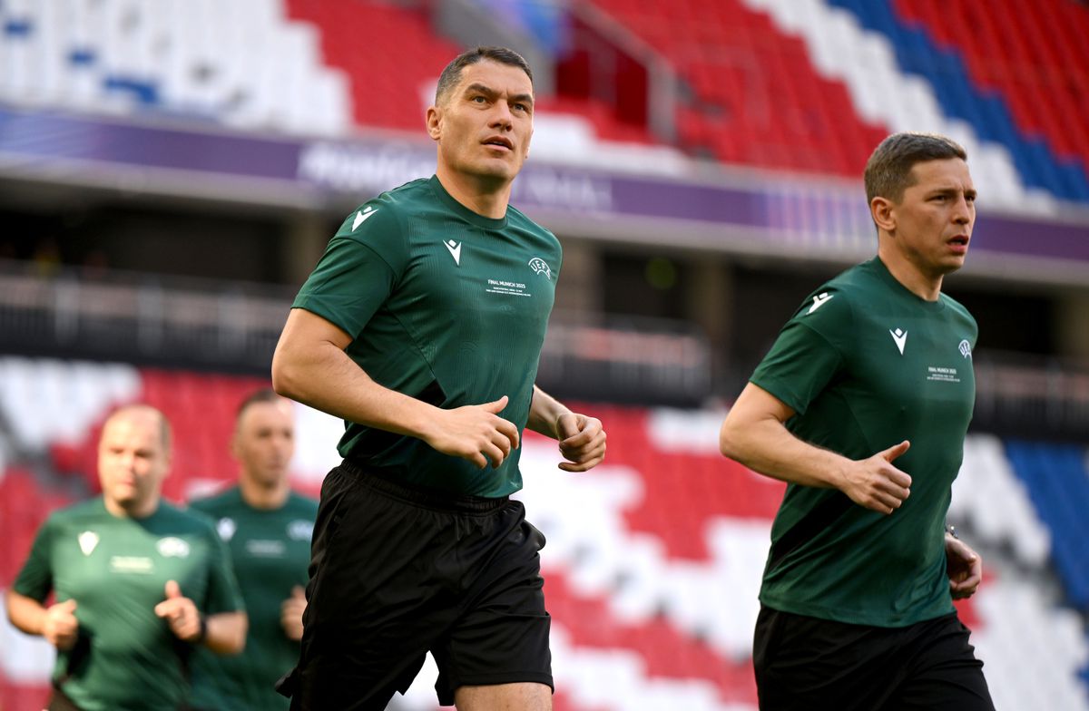 Primele imagini cu Istvan Kovacs pe Allianz Arena »  Arbitrul român a făcut antrenamentul oficial pe stadionul din München