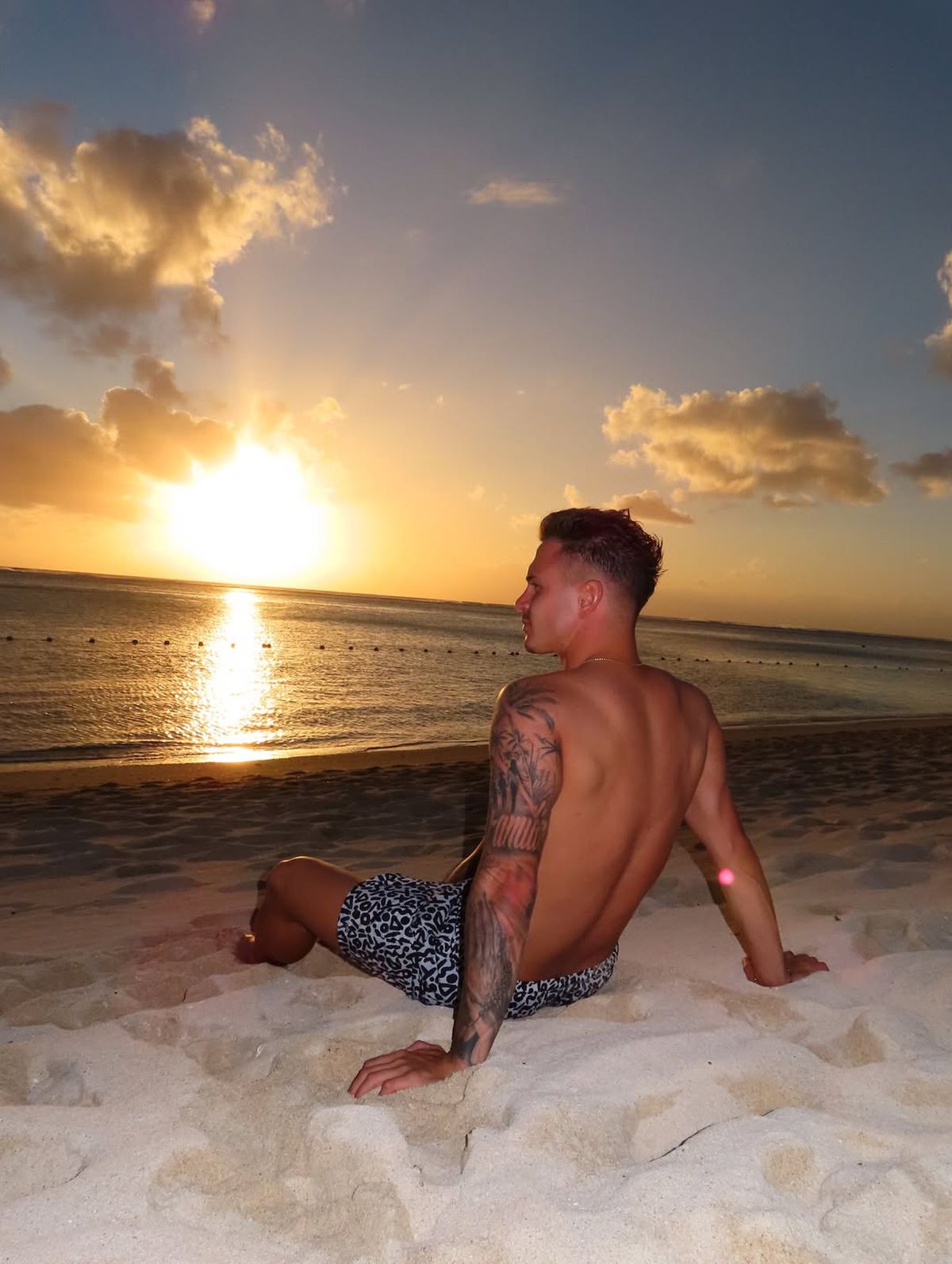 Destinație exotică pentru jucătorul de la Dinamo și iubita sa » Cum au apărut cei doi pe plajă