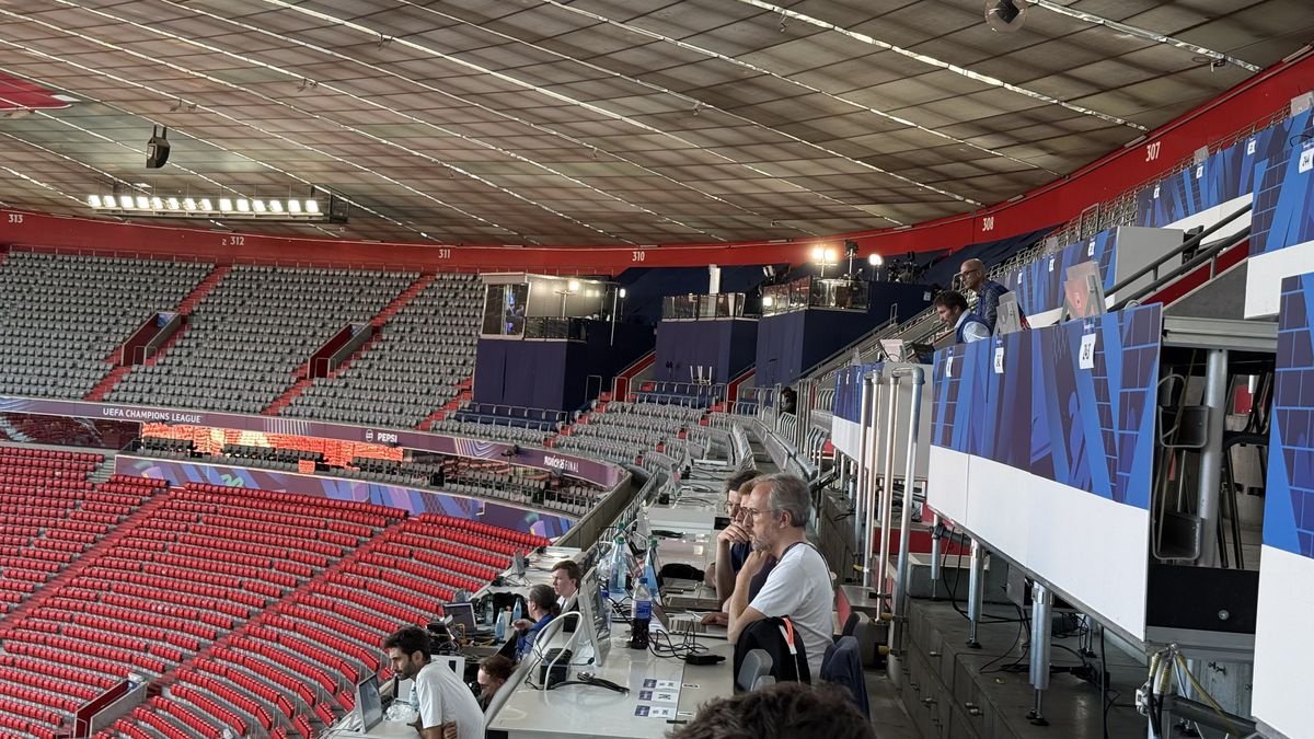 Cârnați și covrigi bavarezi, dar bere fără alcool! Reguli extrem de stricte pe stadionul unde se joacă finala Champions League, locul unde România a scris istorie la Euro