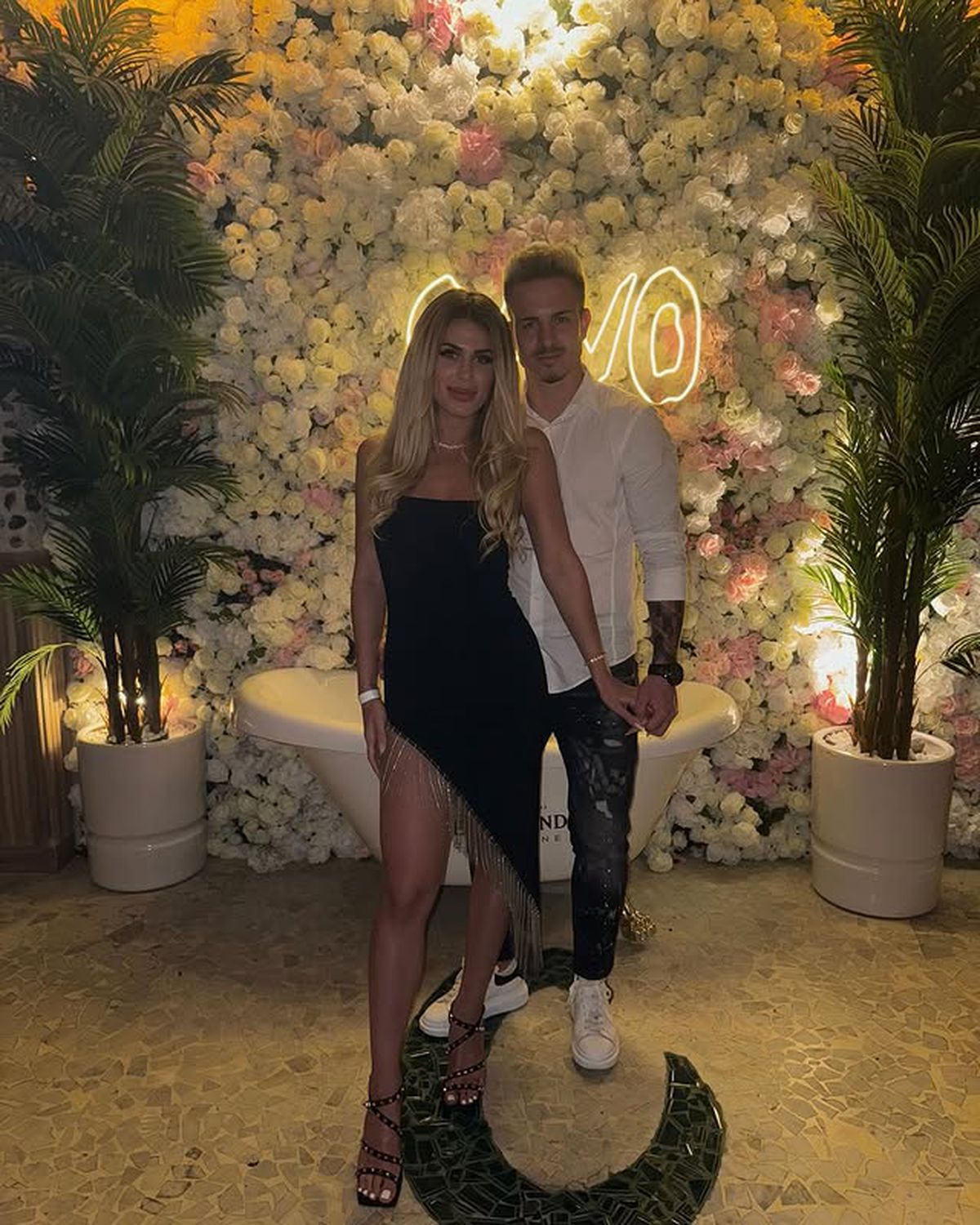 Destinație exotică pentru jucătorul de la Dinamo și iubita sa » Cum au apărut cei doi pe plajă