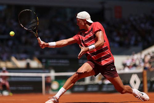 Holger Rune (22 de ani, 10 ATP) l-a învins pe Quentin Halys (28 de ani, 52 ATP), scor 4-6, 6-2, 5-7, 7-5, 6-2 și s-a calificat în optimile de finală la Roland Garros 2025.