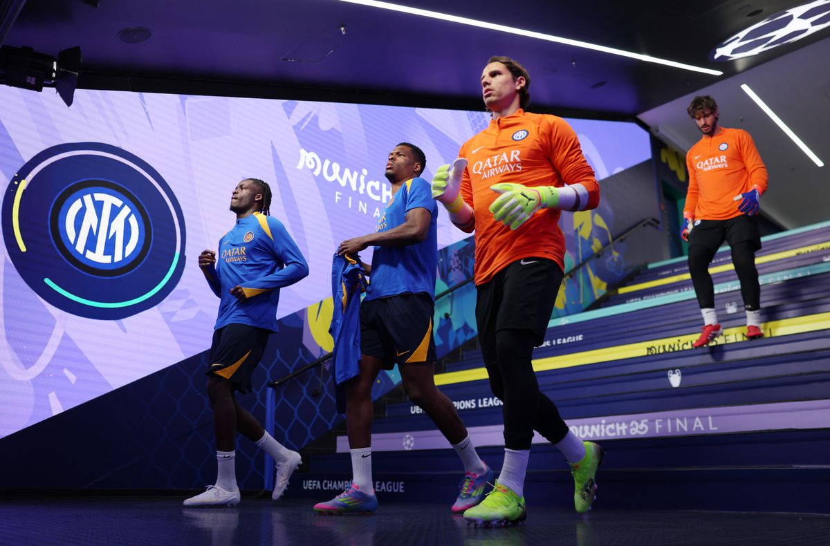 Primele imagini cu Istvan Kovacs pe Allianz Arena »  Arbitrul român a făcut antrenamentul oficial pe stadionul din München