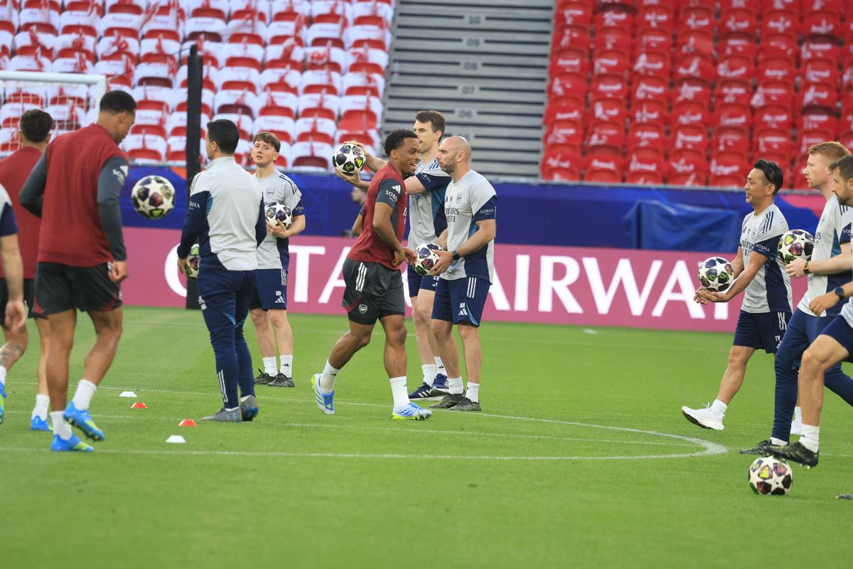 Imagini de la antrenamentul oficial al lui Arsenal