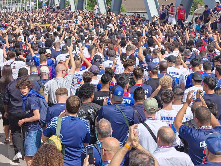 Fanii lui PSG au plecat spre stadion // FOTO: Ionuț Iordache (GSP.ro)