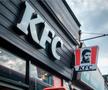 Un KFC din nordul Londrei l-a înlocuit pe Colonelul Sanders cu Mikel Arteta / Foto: Facebook