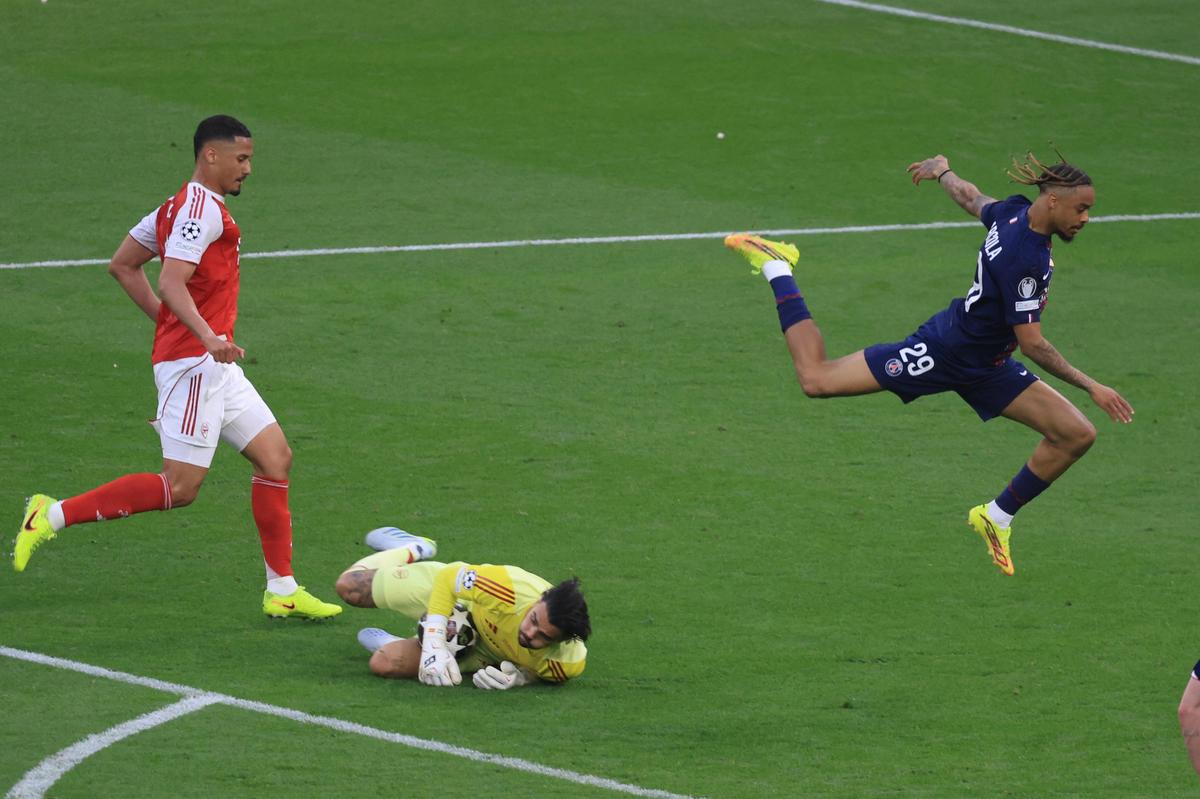 Note GSP la PSG - Arsenal, finala Ligii Campionilor » Cine a fost „fantoma de pe Dunăre” și cine este „cel mai bun din lume”
