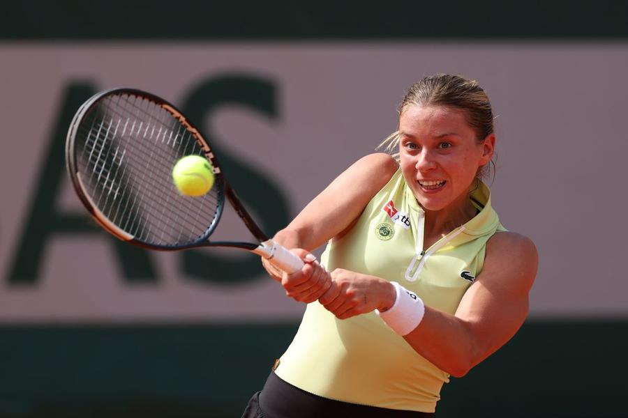 Maja Chwalinska în acțiune la Roland Garros 2026 Foto: Guliver/GettyImages Surprinzătoarea jucătoare din Polonia ajunsă în „optimi” la Paris: „Sună grozav, dar rămân cu jumătate din bani”