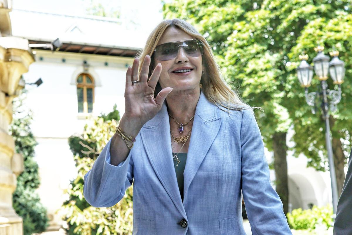 Nadia Comăneci, decorată cu Ordinul Naţional „Steaua României" în grad de Mare Cruce
