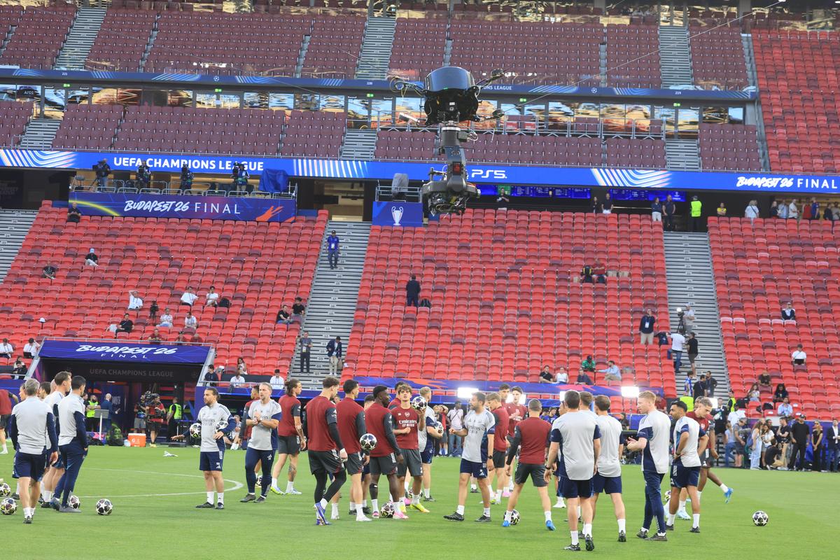 Imagini de la antrenamentul oficial al lui Arsenal