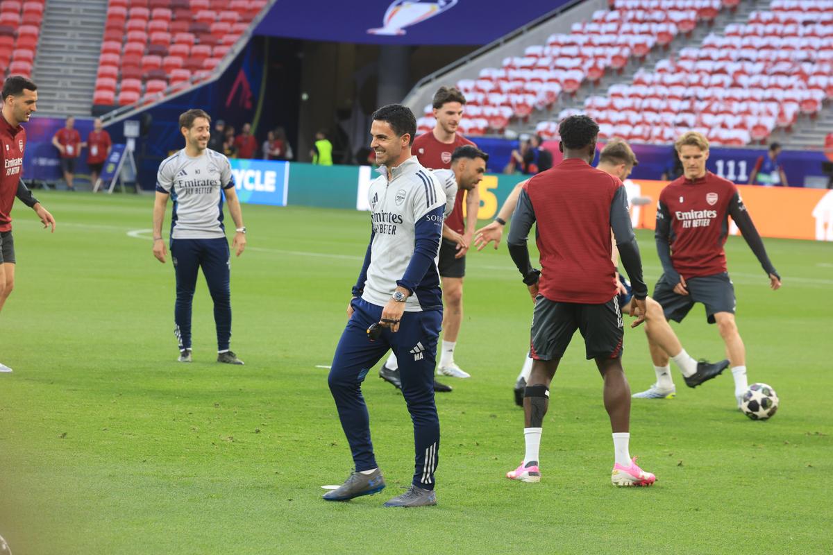 Imagini de la antrenamentul oficial al lui Arsenal