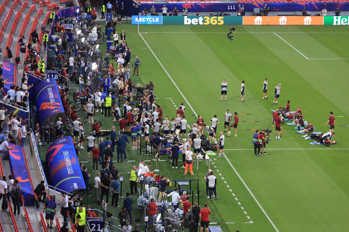 Imagini de la antrenamentul oficial al lui Arsenal