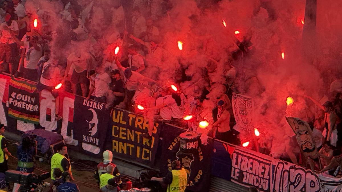 Imaginile cenzurate de UEFA la televizor! » Haos total după golul lui Dembele: poliția a intrat în forță pe stadion