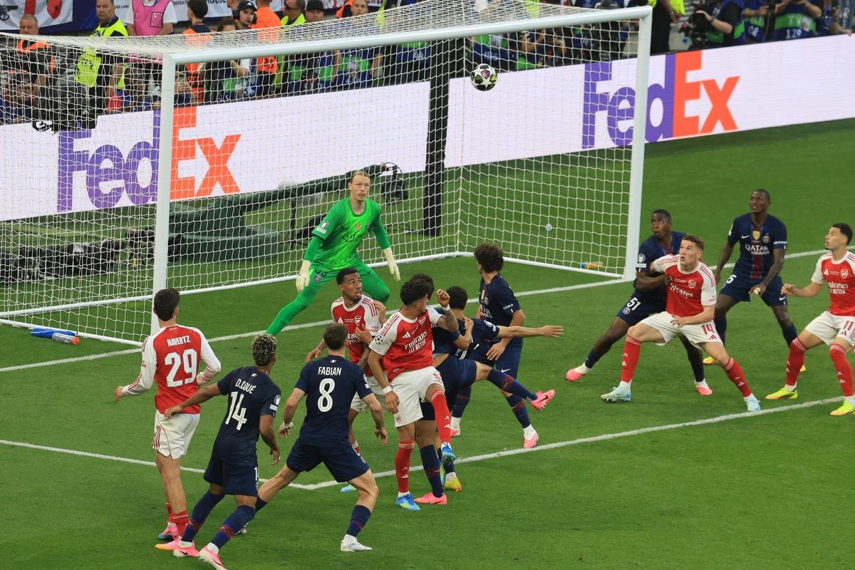 Note GSP la PSG - Arsenal, finala Ligii Campionilor » Cine a fost „fantoma de pe Dunăre” și cine este „cel mai bun din lume”