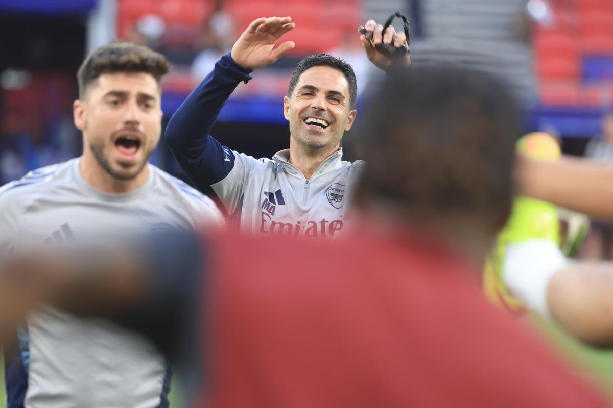 Imagini de la antrenamentul oficial al lui Arsenal
