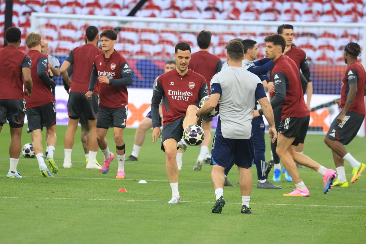 Imagini de la antrenamentul oficial al lui Arsenal