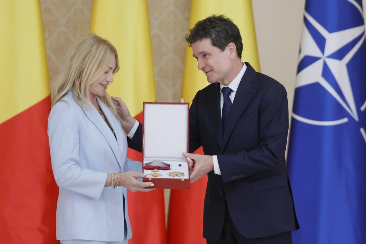 Nadia Comăneci, decorată cu Ordinul Naţional „Steaua României" în grad de Mare Cruce