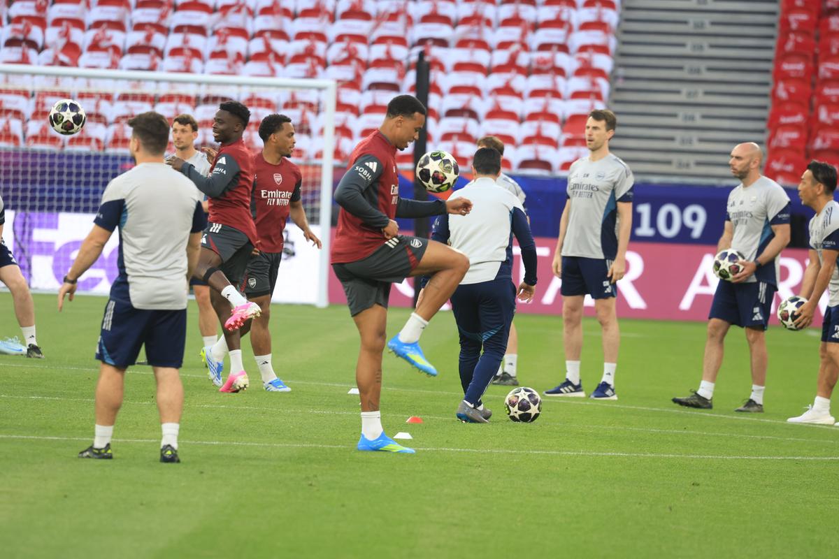 Imagini de la antrenamentul oficial al lui Arsenal