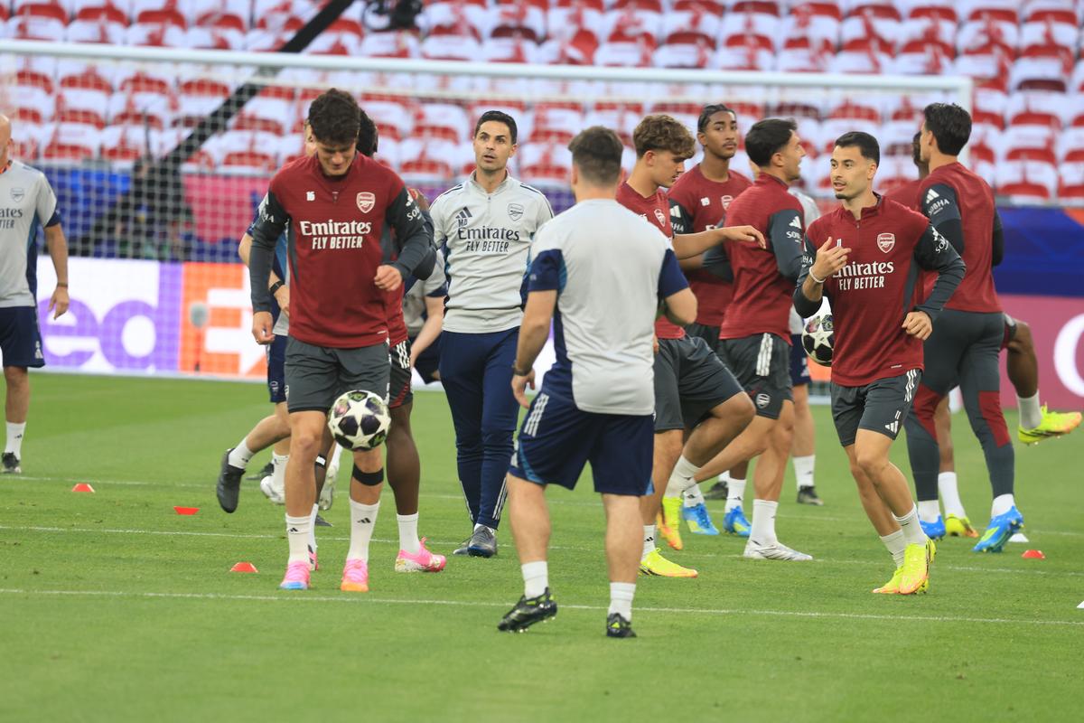 Imagini de la antrenamentul oficial al lui Arsenal
