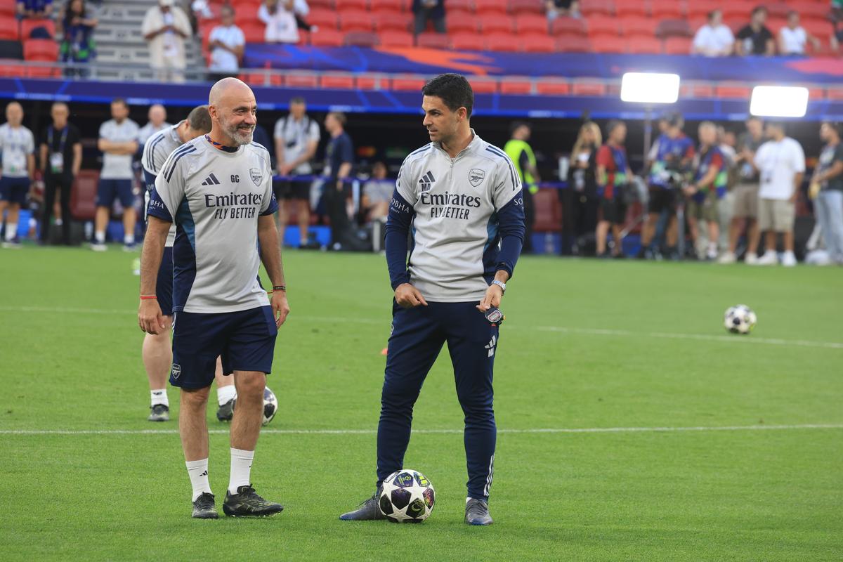 Imagini de la antrenamentul oficial al lui Arsenal