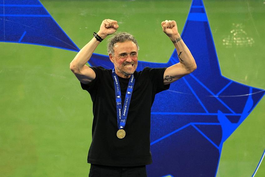 Luis Enrique, sărbătorind trofeul // foto: Ionuț Iordache (GSP)