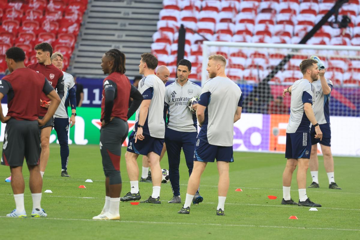Imagini de la antrenamentul oficial al lui Arsenal