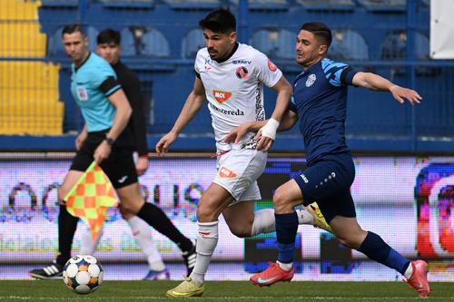 Anderson Ceara (în alb) a fost ochit de Becali la sfatul lui Rădoi. Foto: Imago Images