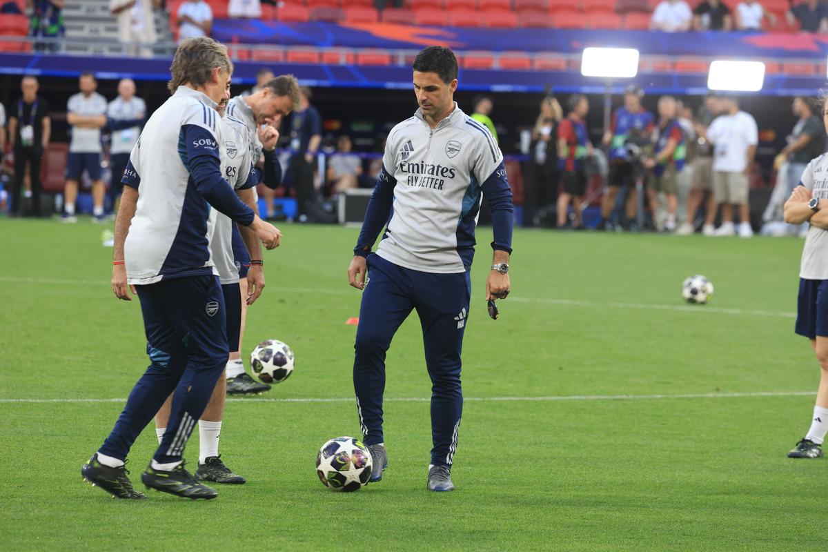 Imagini de la antrenamentul oficial al lui Arsenal