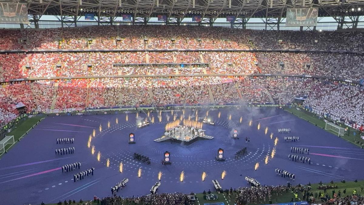 Spectacol grandios înainte de PSG – Arsenal » Rockerii de la „The Killers”, show total la Budapesta