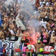 PSG-Arsenal. Ultrașii lui PSG s-au dezbrăcat la pielea goală pe Puskás Aréna. Foto: Ionuț Iordache (GSP.RO)