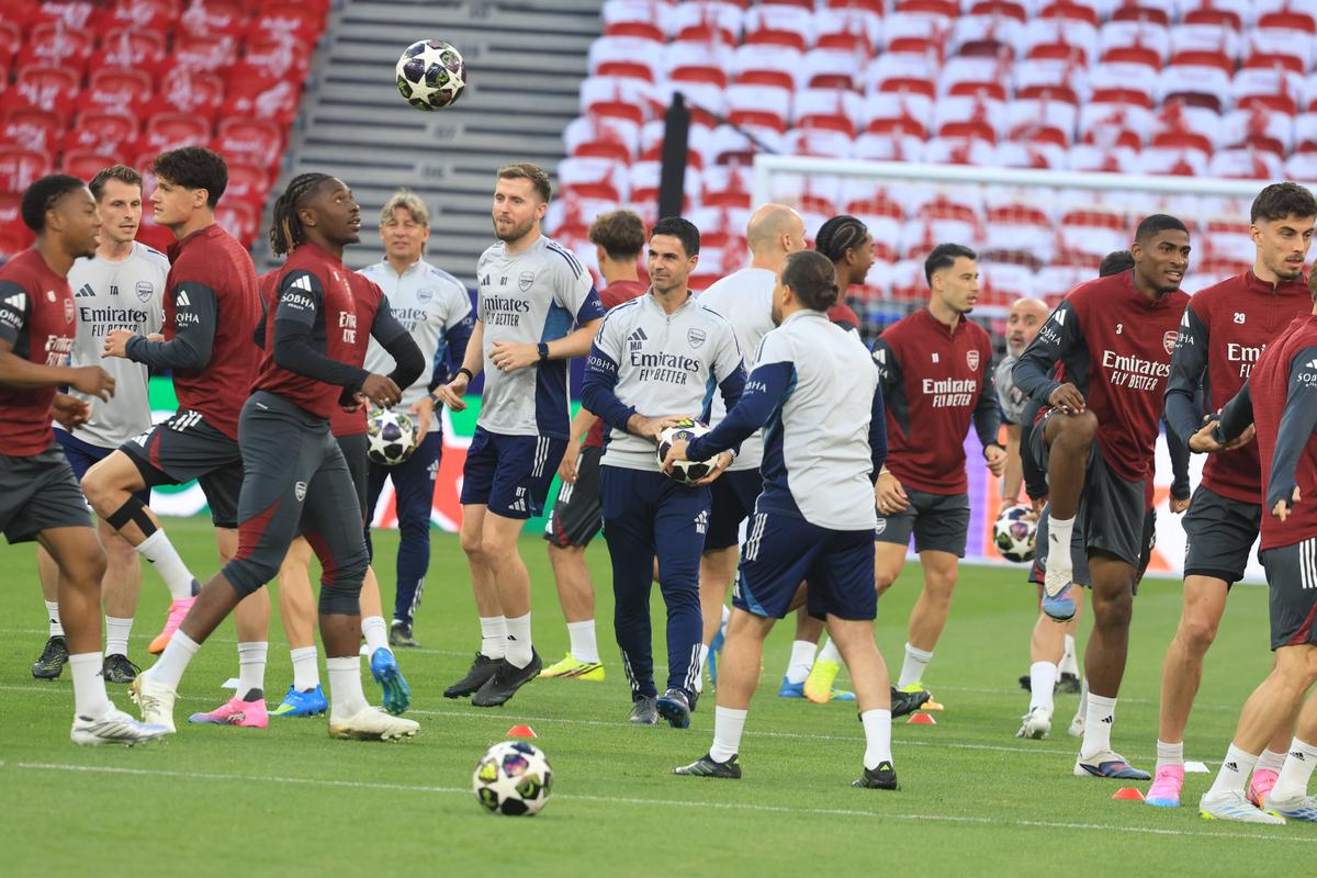 Imagini de la antrenamentul oficial al lui Arsenal