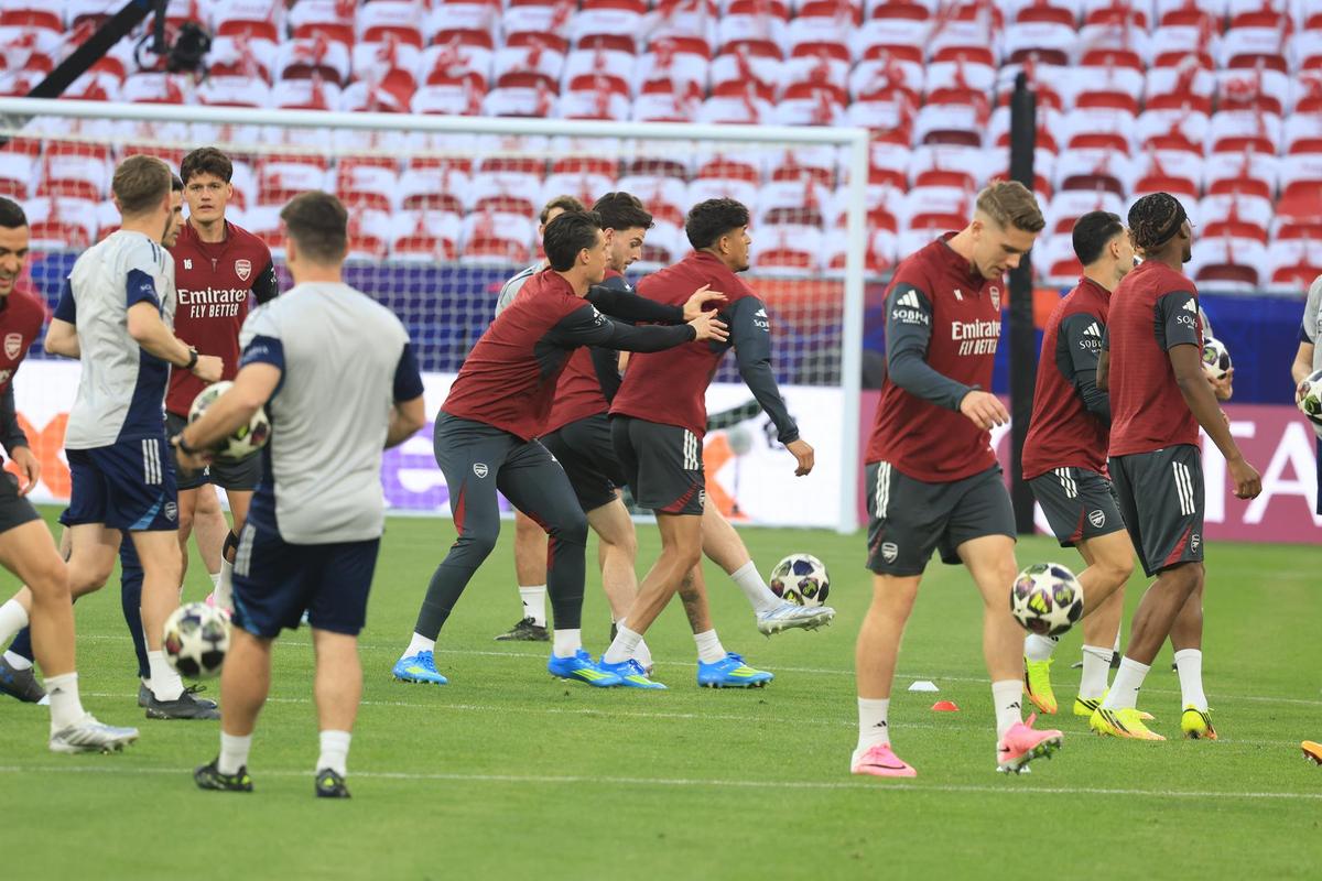 Imagini de la antrenamentul lui PSG și Arsenal, Puskas Arena