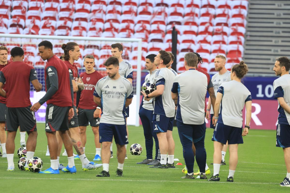 Imagini de la antrenamentul oficial al lui Arsenal